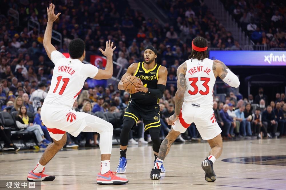 借助人工智 借助人工智